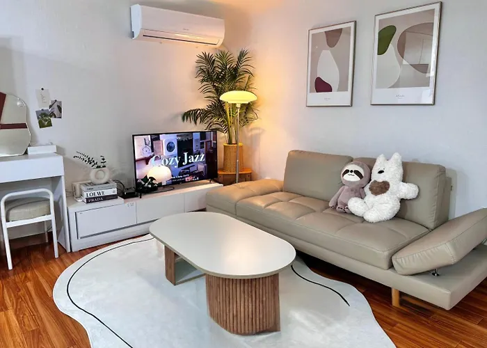 Apartment Monet Garden Cozy And Greeny 2 In Sinchon Seoul