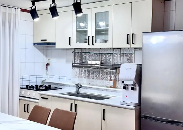 Apartment Monet Garden Cozy And Greeny 2 In Sinchon Seoul